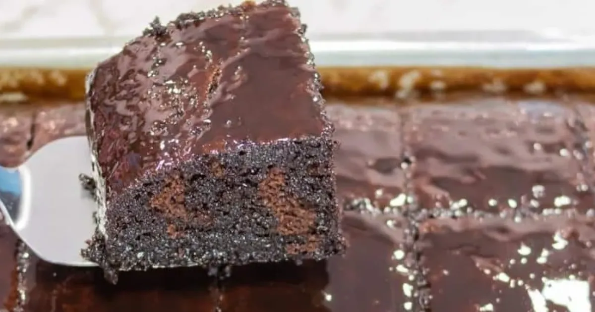 Descobri a Receita Perfeita: Bolo de Chocolate Antigo e Úmido!