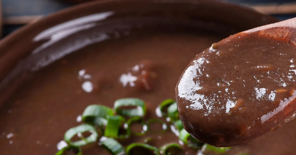 Noite Acolhedora: Meu Segredo para um Caldinho de Feijão Irresistível