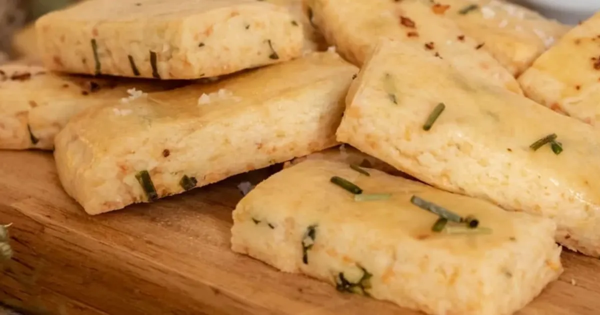 Como Fiz Biscoitos de Parmesão e Cebolinha Irresistíveis