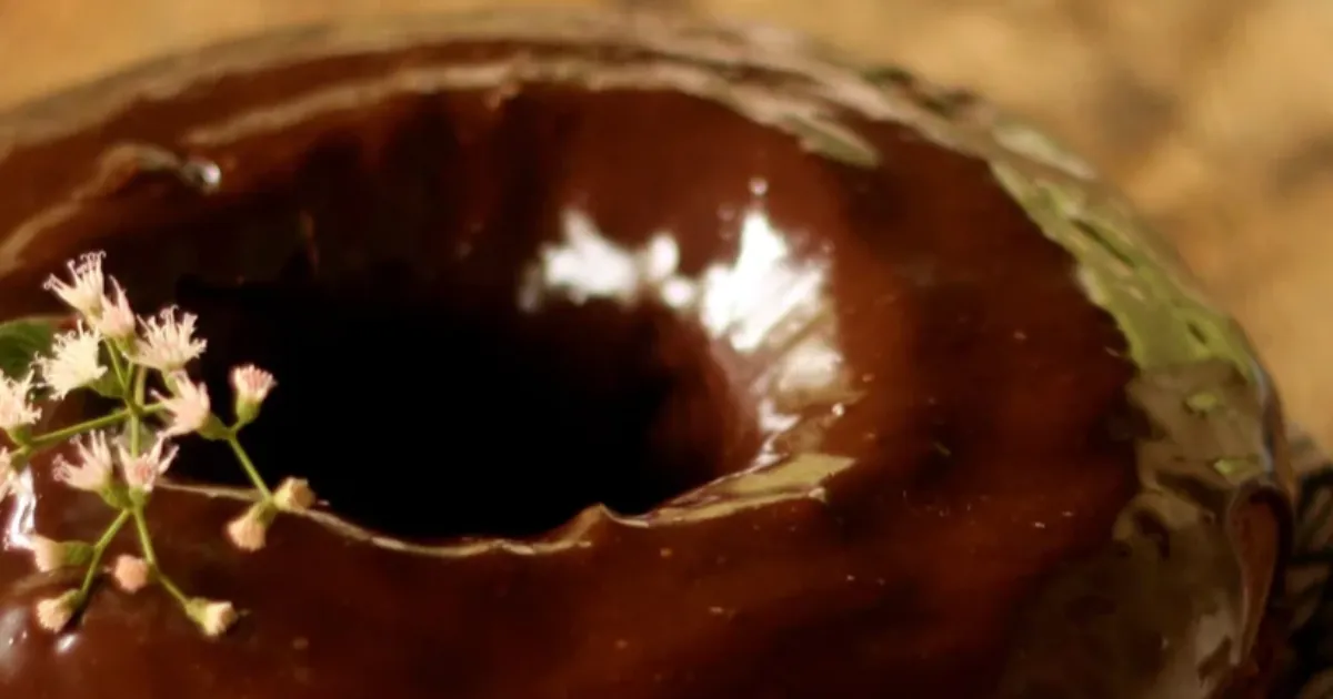 Descobri o Segredo do Bolo de Chocolate Fofinho Sem Batedeira