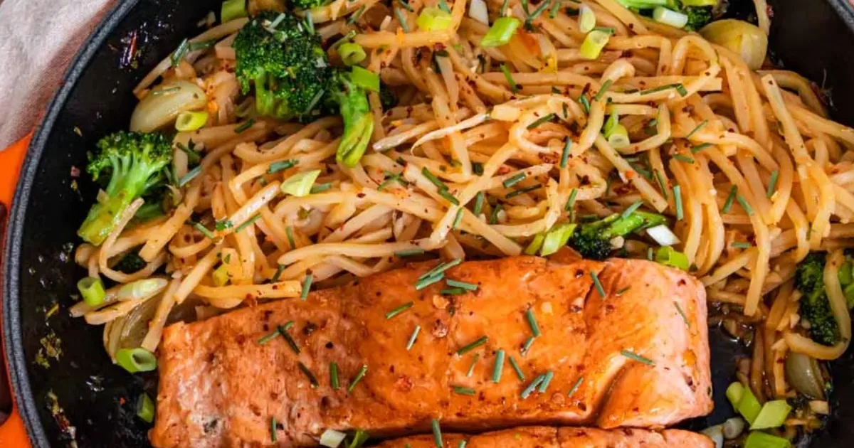 Descobrindo Sabores: Meu Encontro com o Salmão e Espaguete de Pupunha