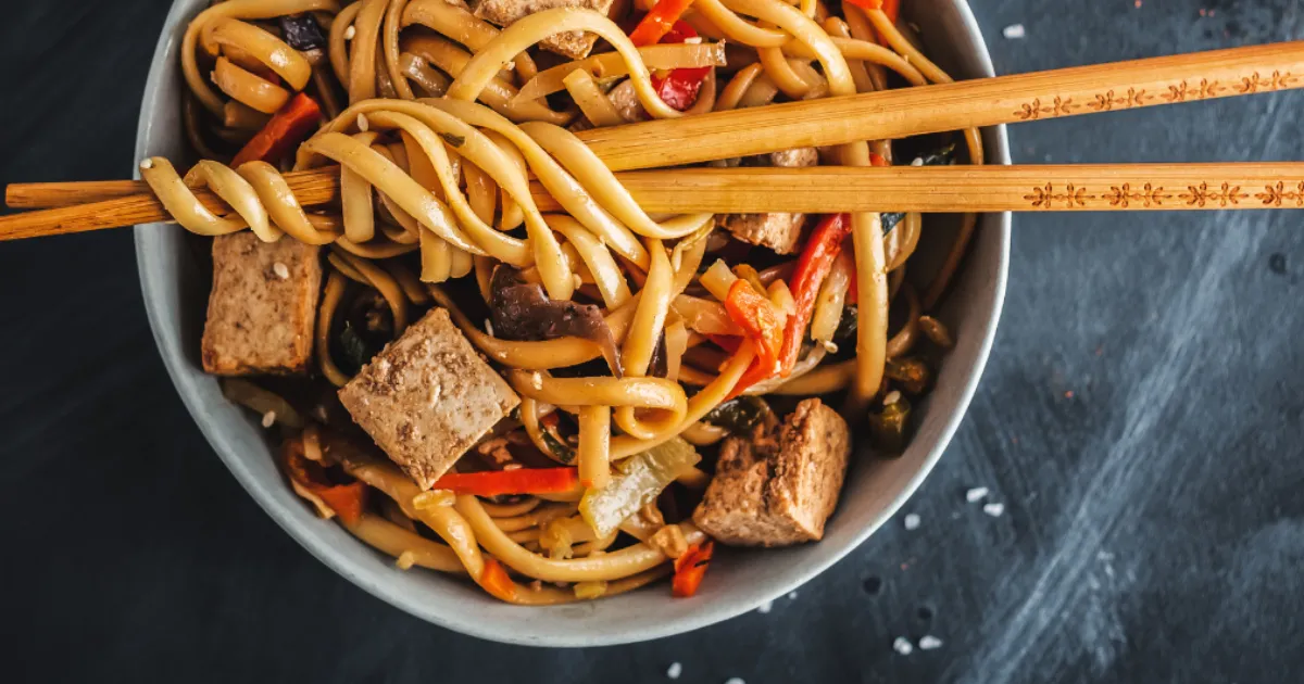 Descobrindo Sabores: Meu Primeiro Macarrão com Tofu Apetitoso
