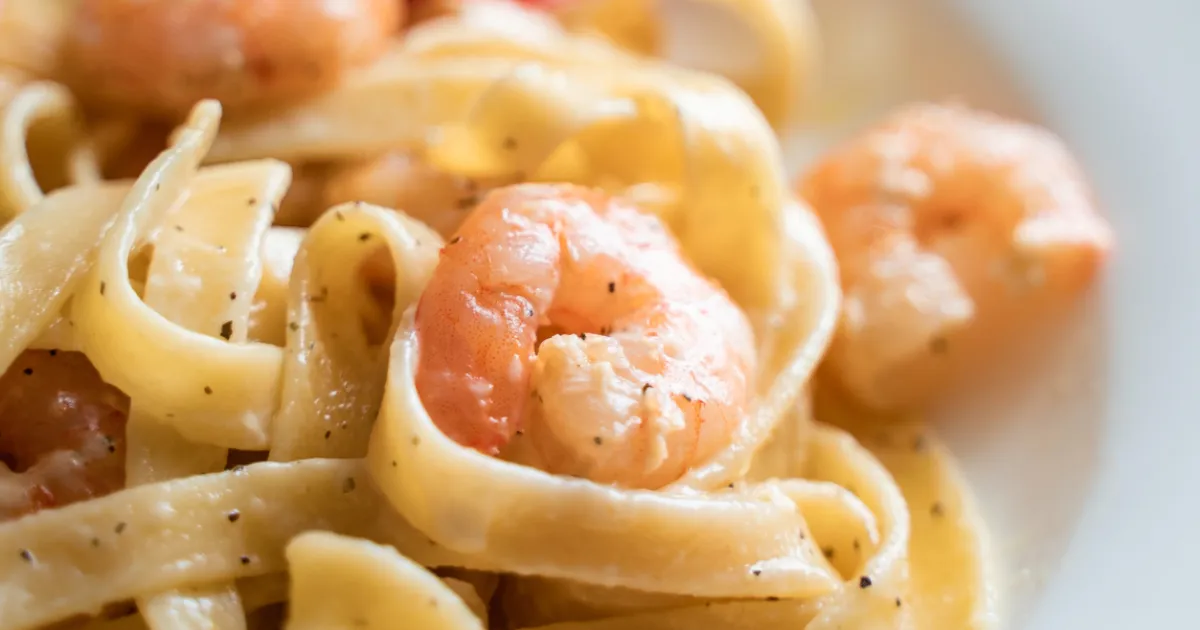 Minha Experiência Preparando Espaguete com Camarões Cremosos