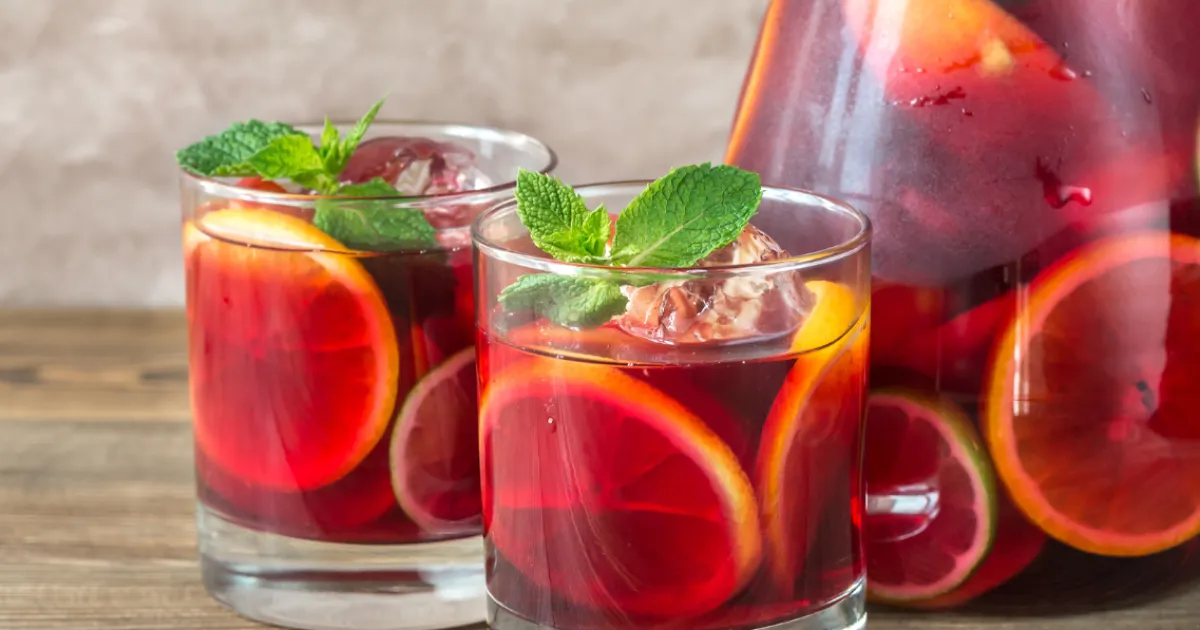 Misturando Sabores: Minha Experiência Criando Sangria com Frutas
