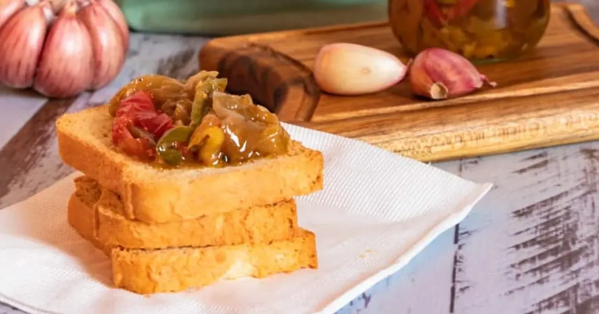 Descubra a alegria de preparar um delicioso antepasto de pimentão. Uma receita simples que transforma...