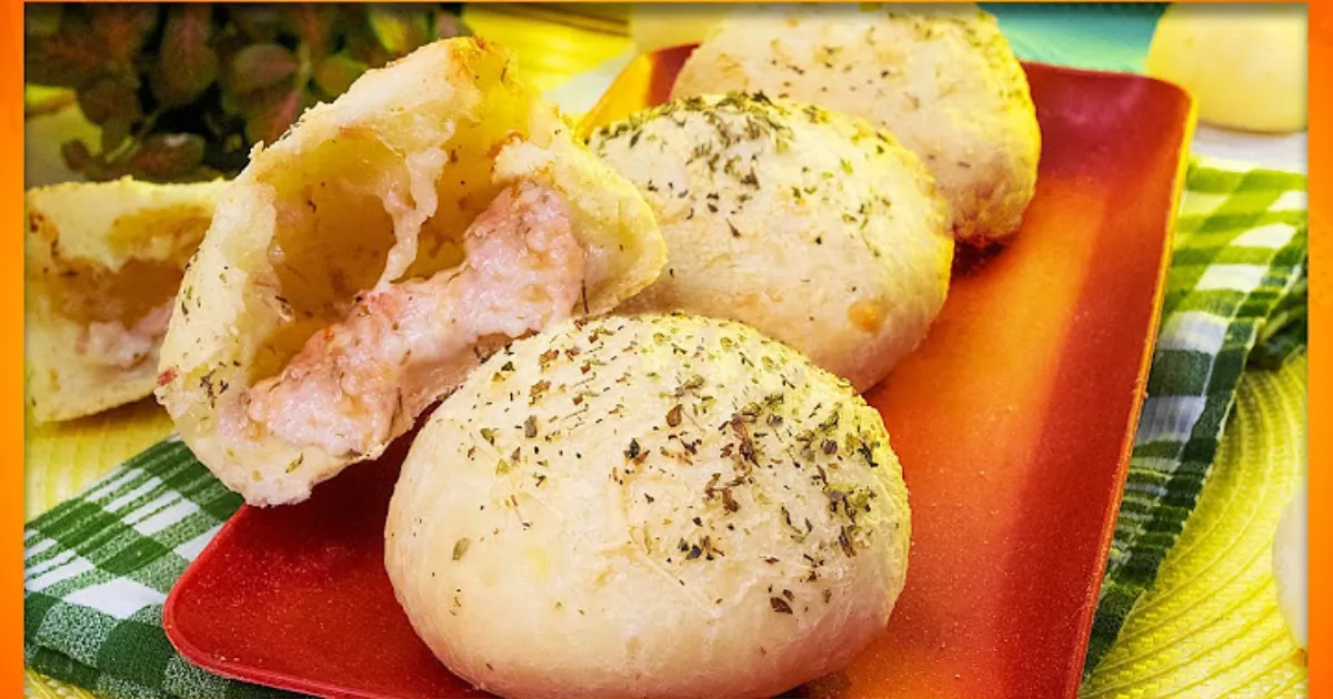 Descobrindo a Magia do Pão de Queijo Recheado Direto do Forno