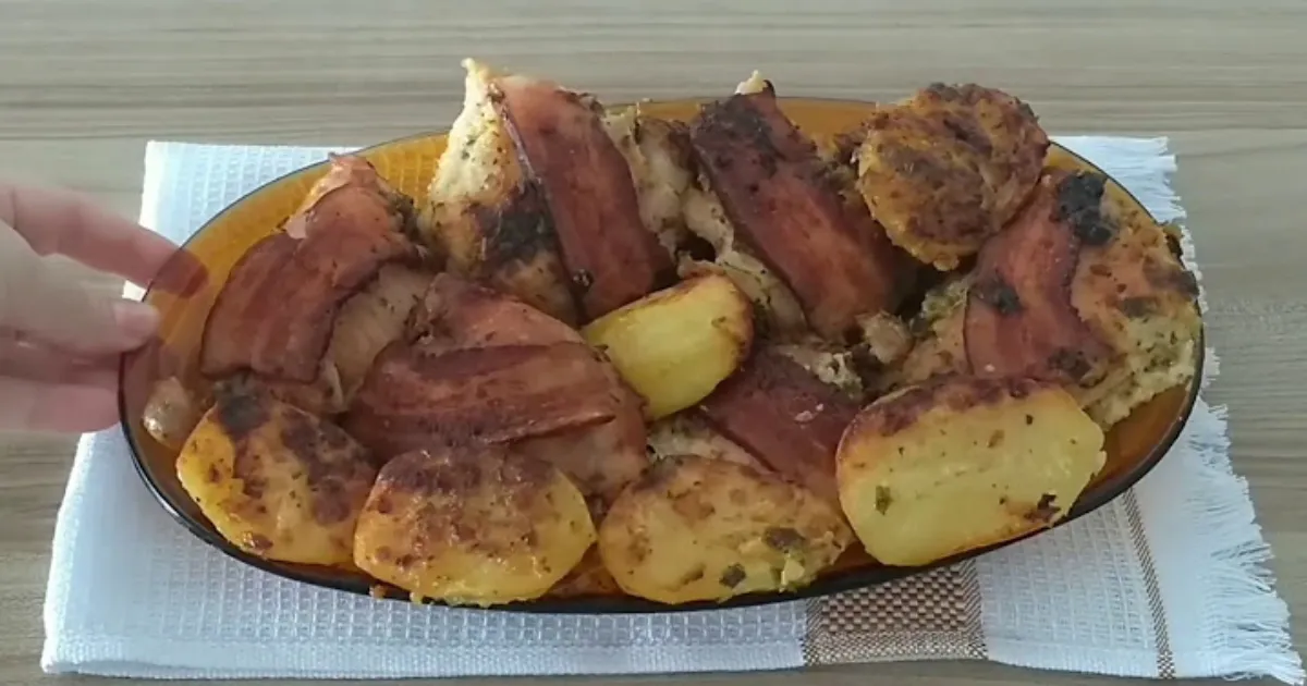 Descobrindo os Sabores: Sobrecoxas Assadas Envolvidas em Bacon Aromático