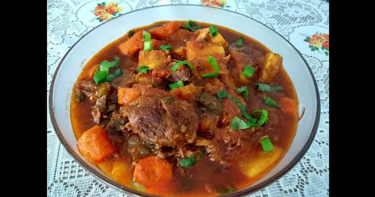 Descobrindo os Sabores da Terra: Músculo Bovino e Aipim na Pressão