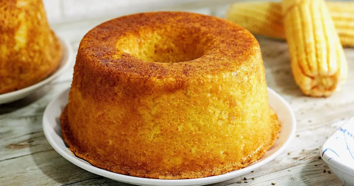 Descobri como fazer dois deliciosos bolos de milho usando suco e bagaço!