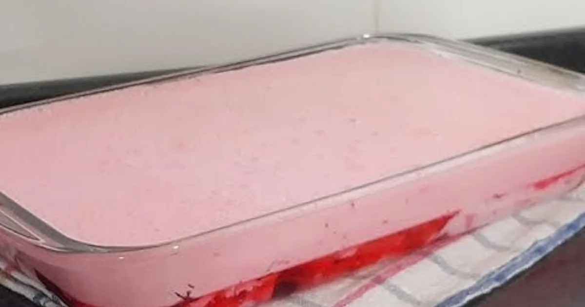 Descobri o Doce Perfeito: Gelatina e Creme de Leite em 5 Minutos!