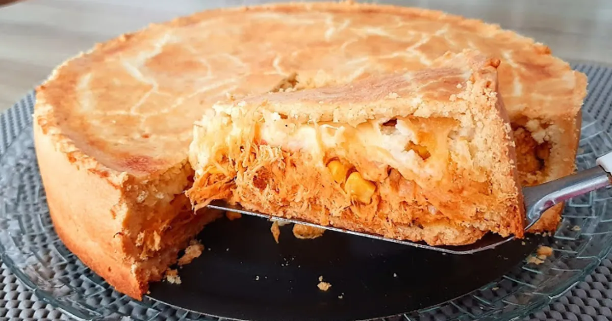 Descobri o segredo do empadão de frango com massa que derrete na boca!