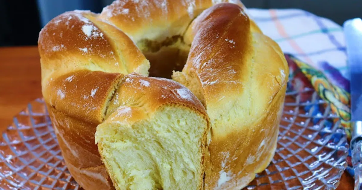 Aprenda o passo a passo para criar o pão trança mais fofinho e delicioso que...