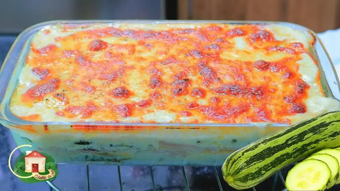 Receita de Abobrinha Recheada com Carne Moída e Molho de Tomate Deliciosa