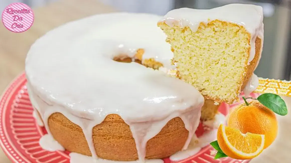 Receita de Bolo de Laranja Fofinho com Glacê de Açúcar de Confeiteiro Caseiro