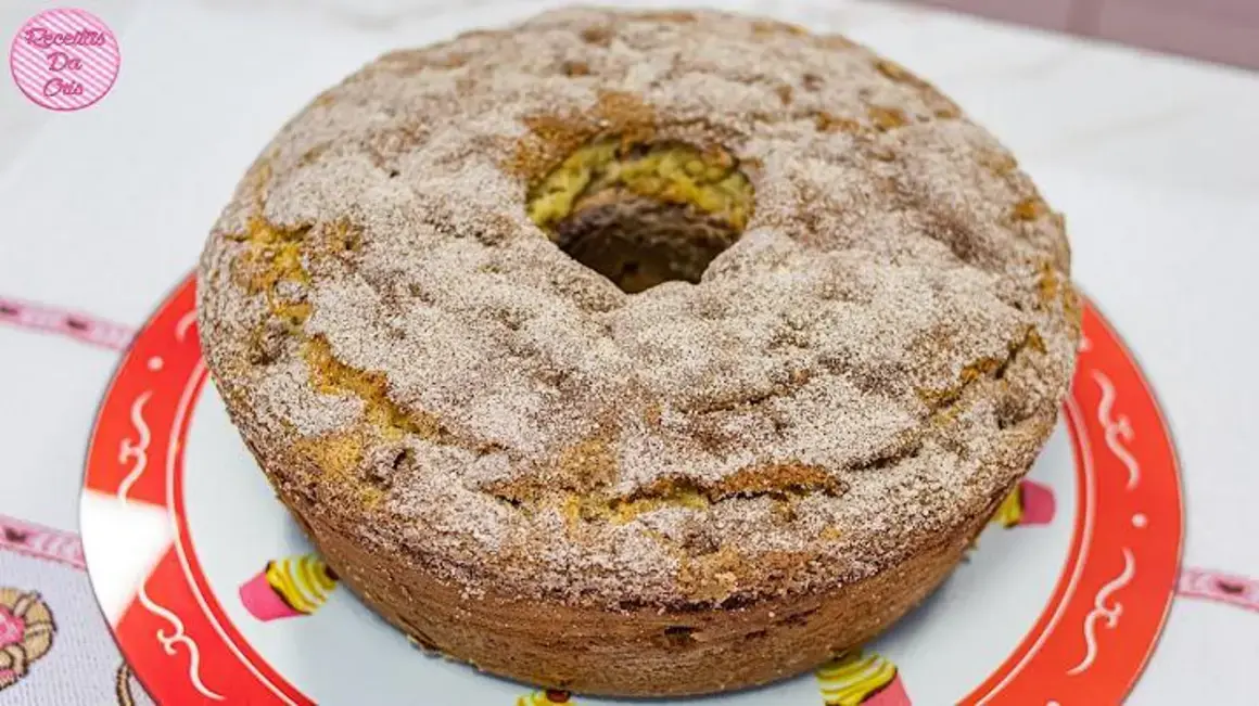 Receita de Bolo de Maçã: A Massa Leve com Crostinha de Açúcar e Canela