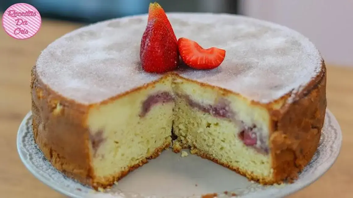Receita de Bolo Torta de Morango com Creme: Um Delicioso Lanche para Todos