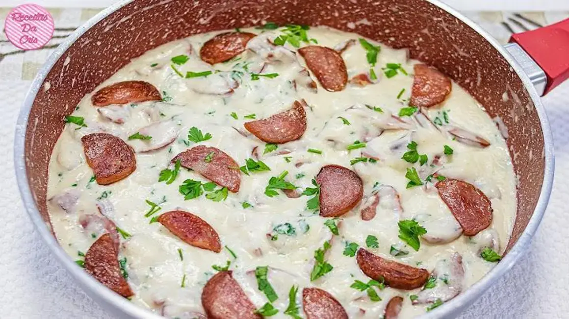 Receita de Calabresa Cremosa com Molho Branco: Prática e Deliciosa em Uma Panela