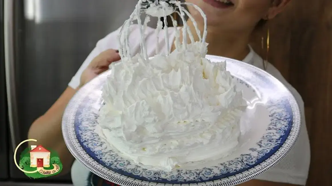 Receita de Chantininho: Aprenda a Fazer o Melhor Cobertura para Seus Bolos