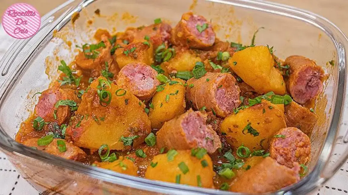 Receita de Linguiça Toscana ao Molho com Batatas na Pressão Fácil e Deliciosa