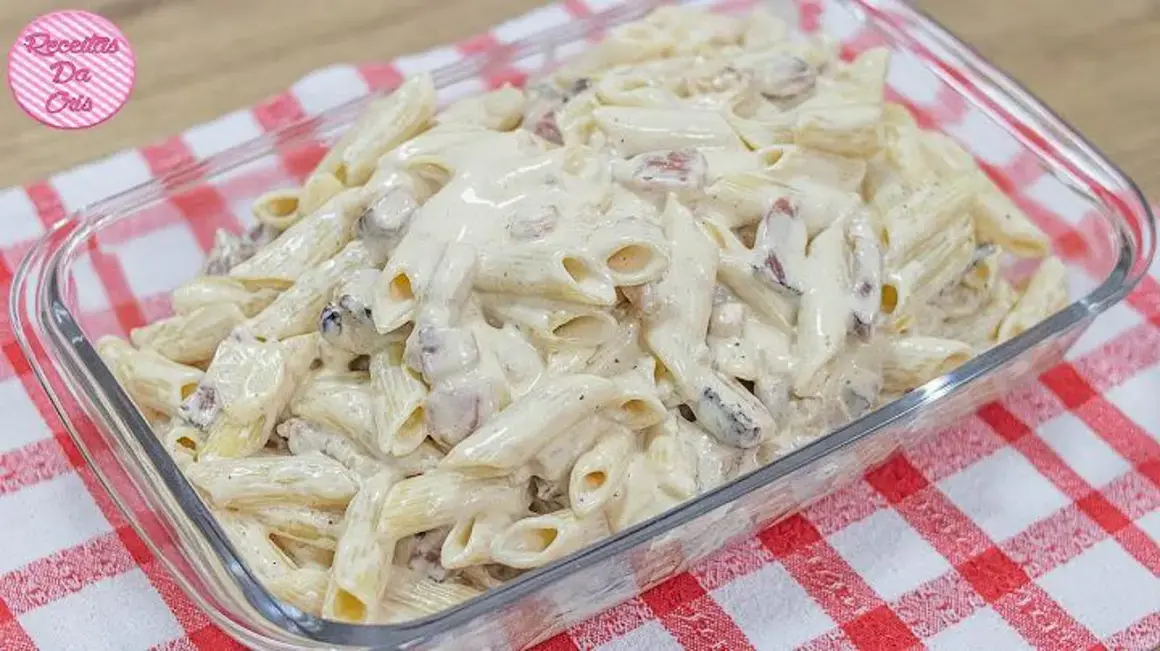Receita de Macarrão Cremoso com Bacon: Uma Delícia Prática e Saborosa para Você