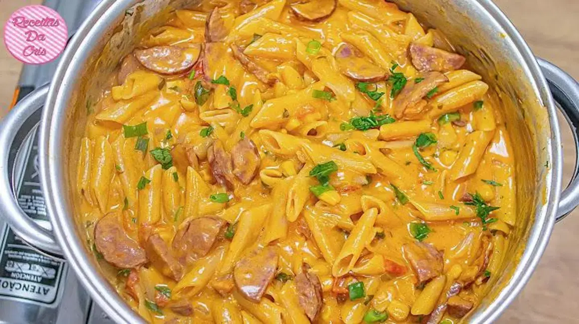 Receita de Macarrão Cremoso com Calabresa: Prática e Saborosa em Uma Panela Só