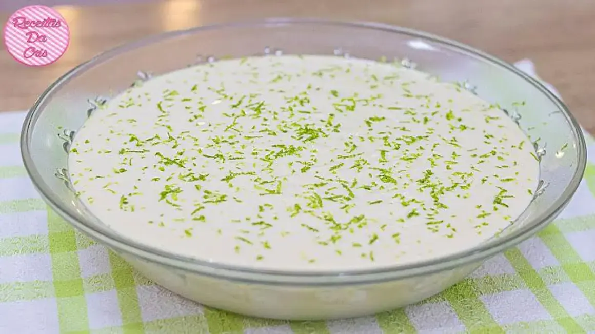 Receita de Mousse de Limão: Delicie-se com esta sobremesa rápida e fácil de fazer!