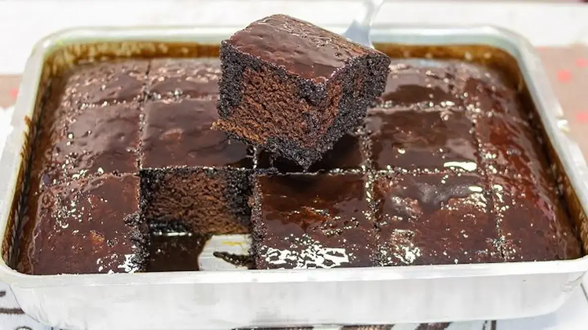 Receita de Nega Maluca Molhadinha, Feita à Mão com Poucos Ingredientes