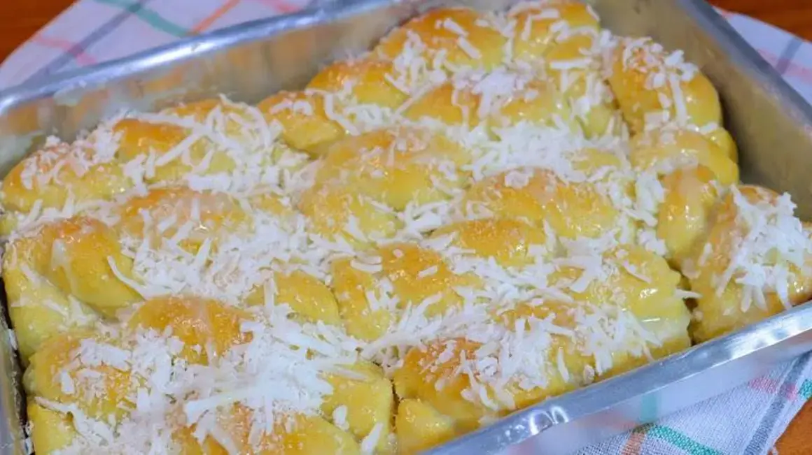 Receita de Pão Caseiro de Leite Condensado que Fica Fofinho e Delicioso