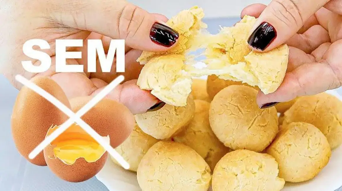 Receita de Pão de Queijo de 2 Ingredientes Sem Ovo Para Saborear com Amigos