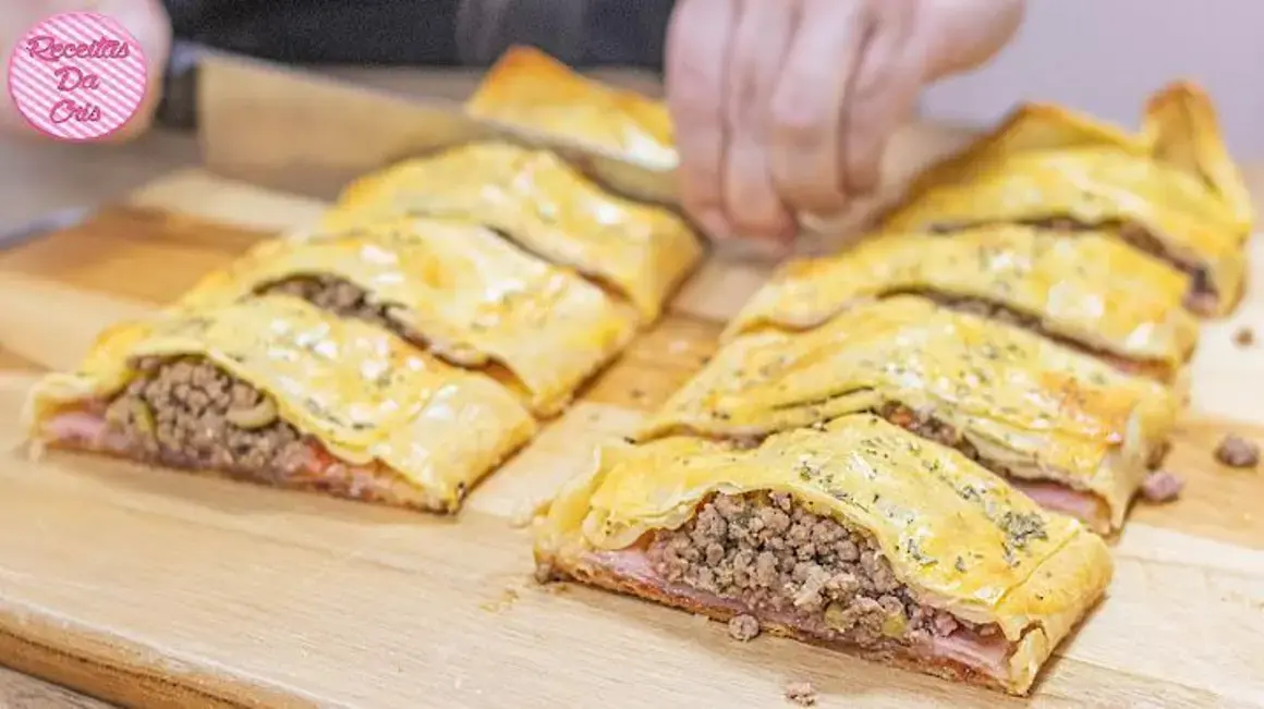 Receita de Pastelão de Metro Assado com Massa Pronta Super Fácil de Fazer
