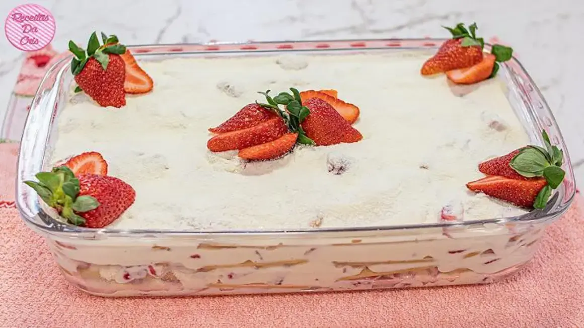 Receita de Pavê de Leite Ninho com Morangos: Um Sabor Incomparável e Prático