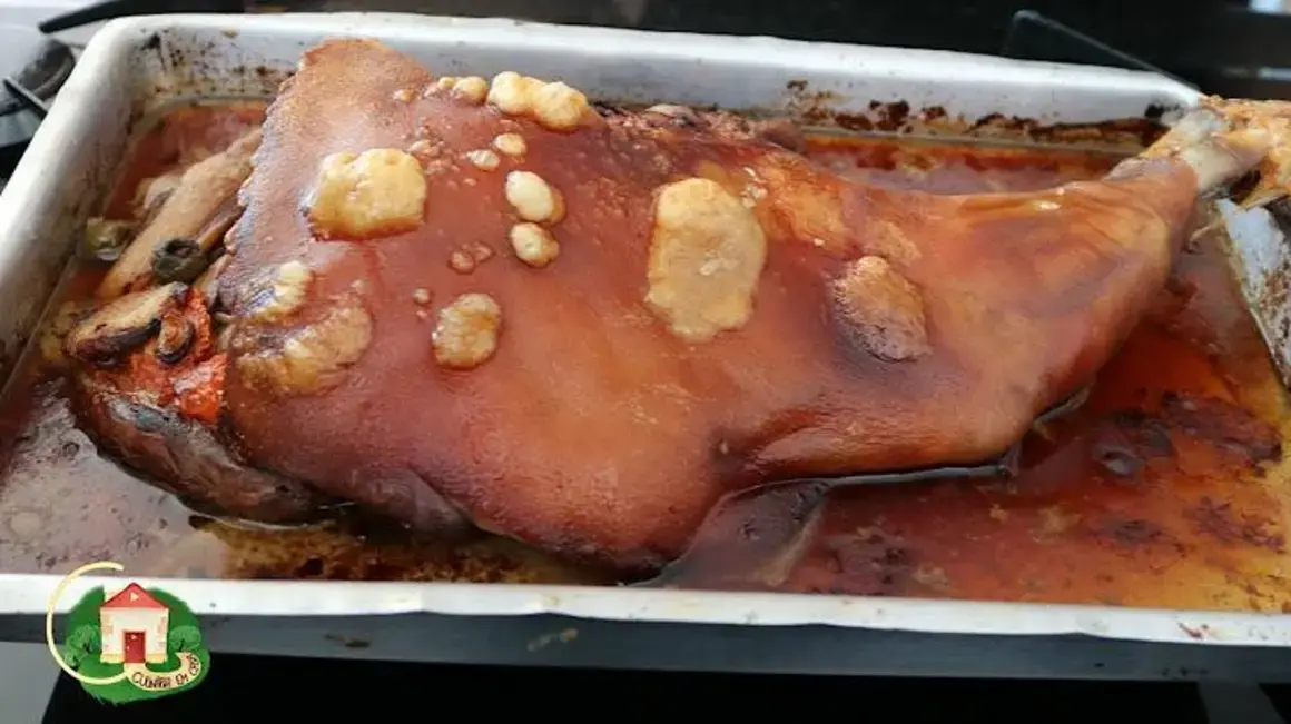 Receita de Pernil a Pururuca Feito no Forno com Crocância Incrível e Saborosa