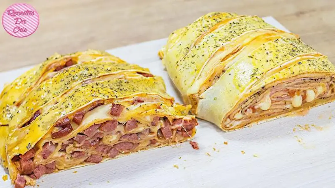 Receita de Rocambole de Massa de Pastel: Calabresa e Presunto com Queijo