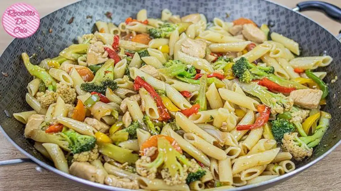 Receita de Yakissoba Oriental: Aprenda a Fazer Este Delicioso Prato em Casa