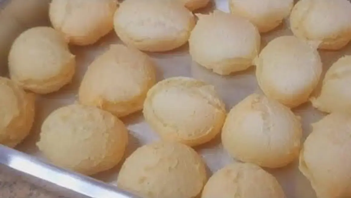 Receita de Biscoito de Polvilho que Lembra Pão de Queijo e é Irresistível