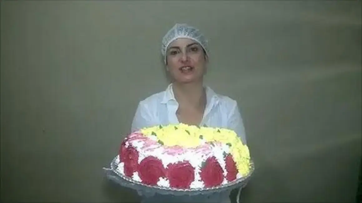 Receita de bolo cesta de rosas: Aprenda a fazer uma decoração especial e deliciosa