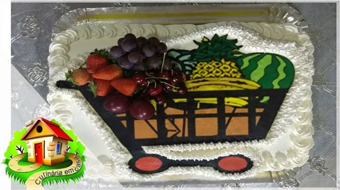 Receita de Bolo com Chantilly com Água: Aprenda a Delícia da Decoração em Casa