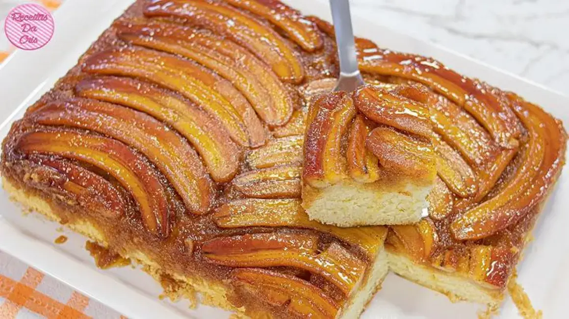 Receita de Bolo de Banana Caramelizada Perfeito: Massa Fofinha e Deliciosa