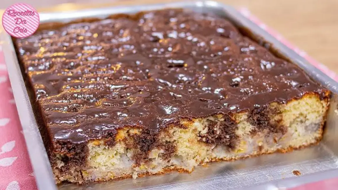 Receita de Bolo de Banana com Cobertura de Chocolate para Dar Água na Boca