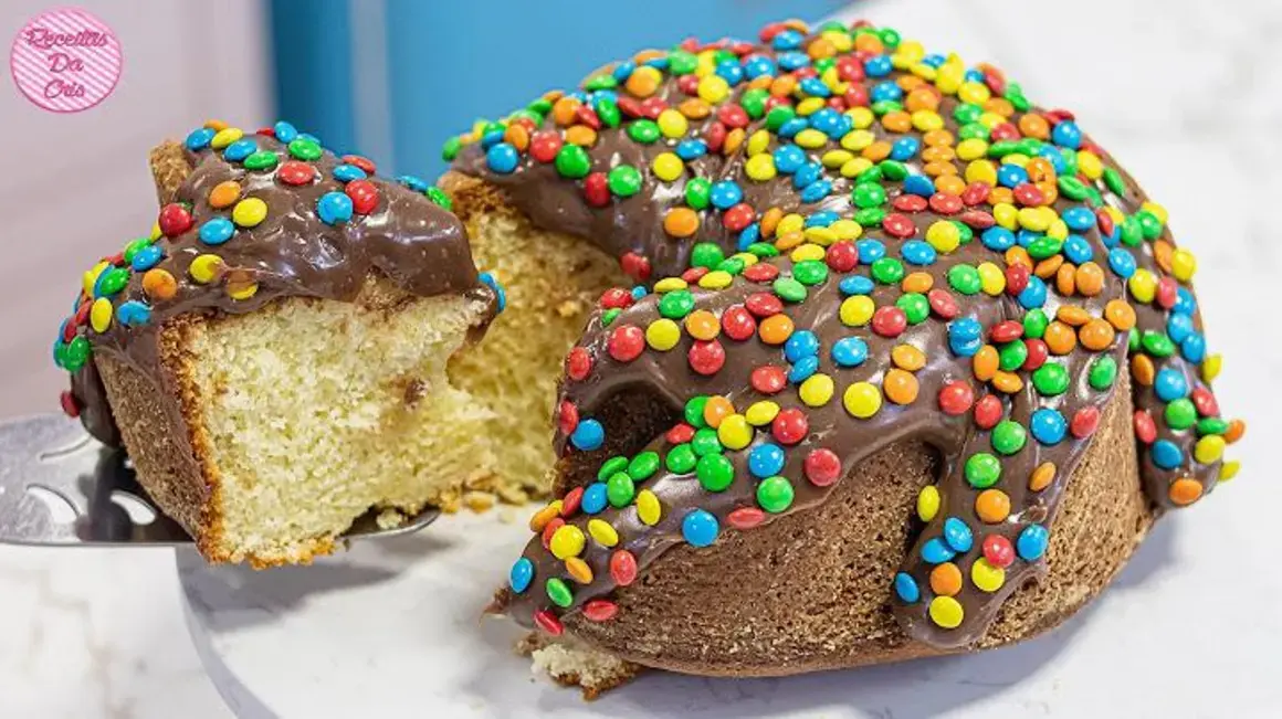Receita de Bolo Fofinho de Iogurte com Brigadeiro: Uma Delícia Caseira que Encanta!