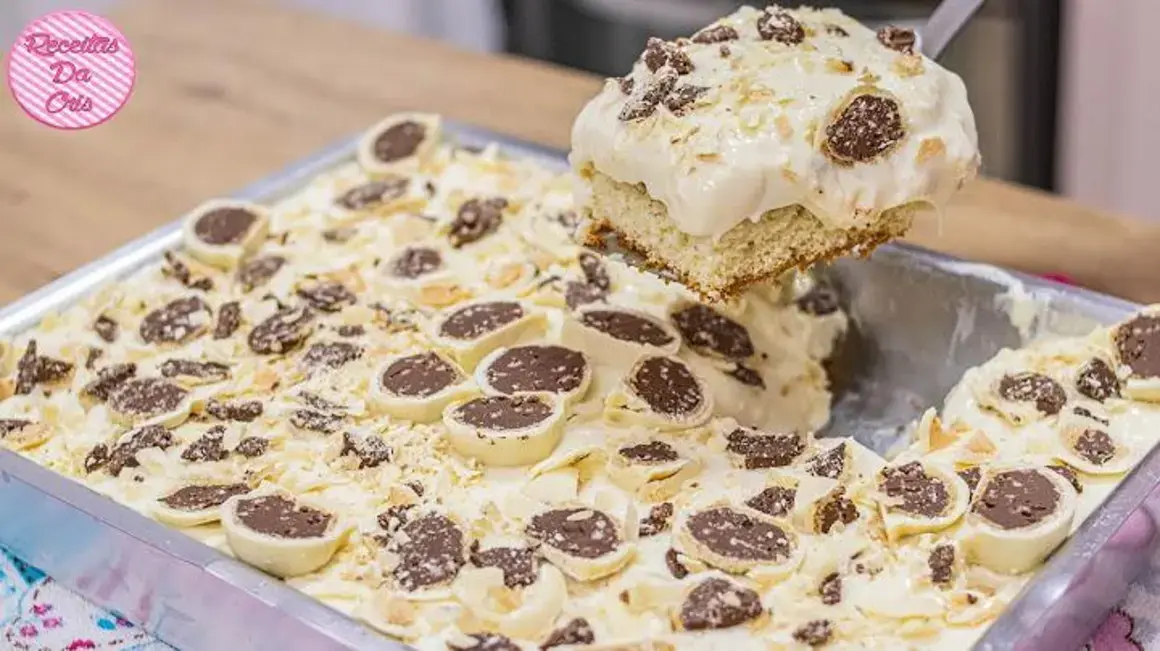 Receita de Bolo Gelado de Ouro Branco com Creme na Forma para Saborear