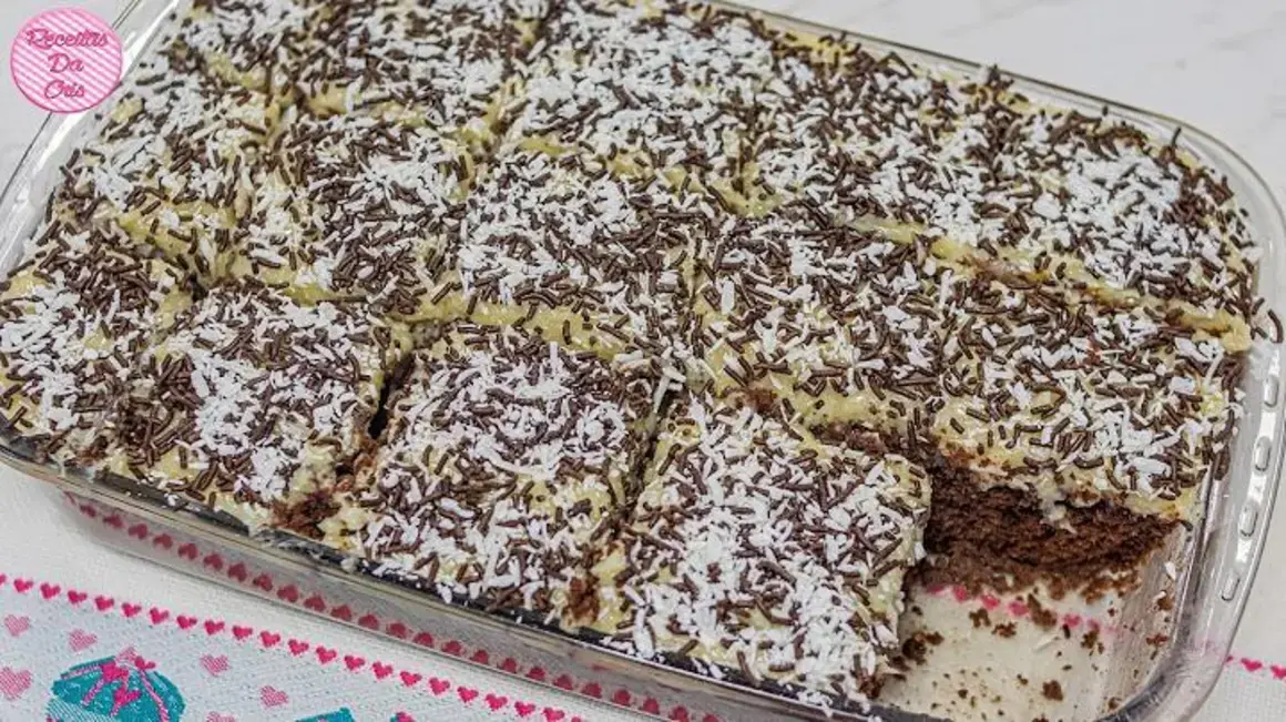 Receita de Bolo Prestígio Molhadinho na Travessa – Simples e Delicioso