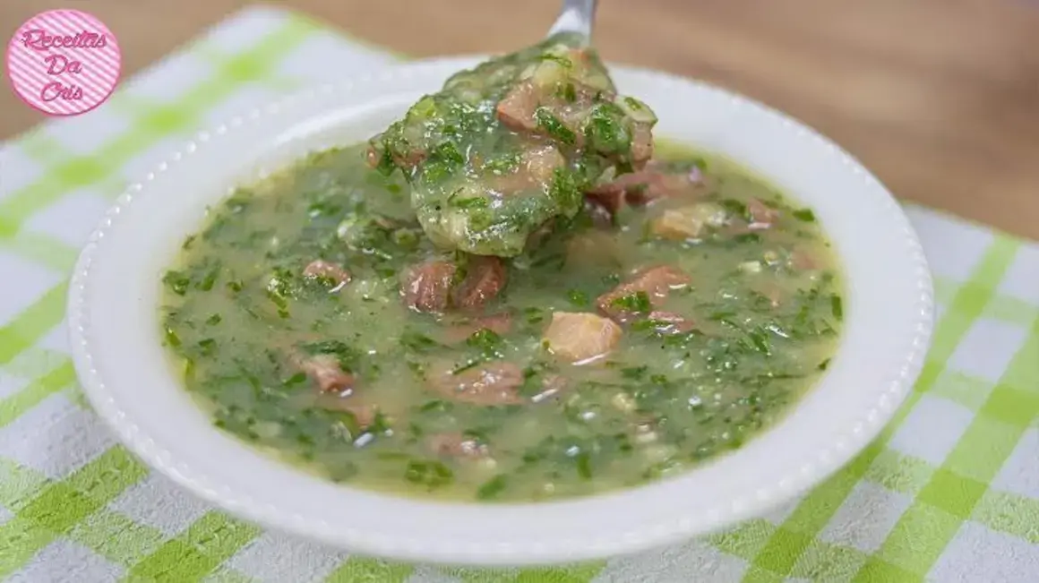 Receita de Caldo Verde Prático e Rápido para Aquecer Seu Dia com Sabor