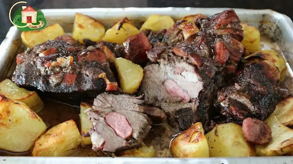 Receita de Carne Assada com Linguiça e Batata: Um prato delicioso e nutritivo!