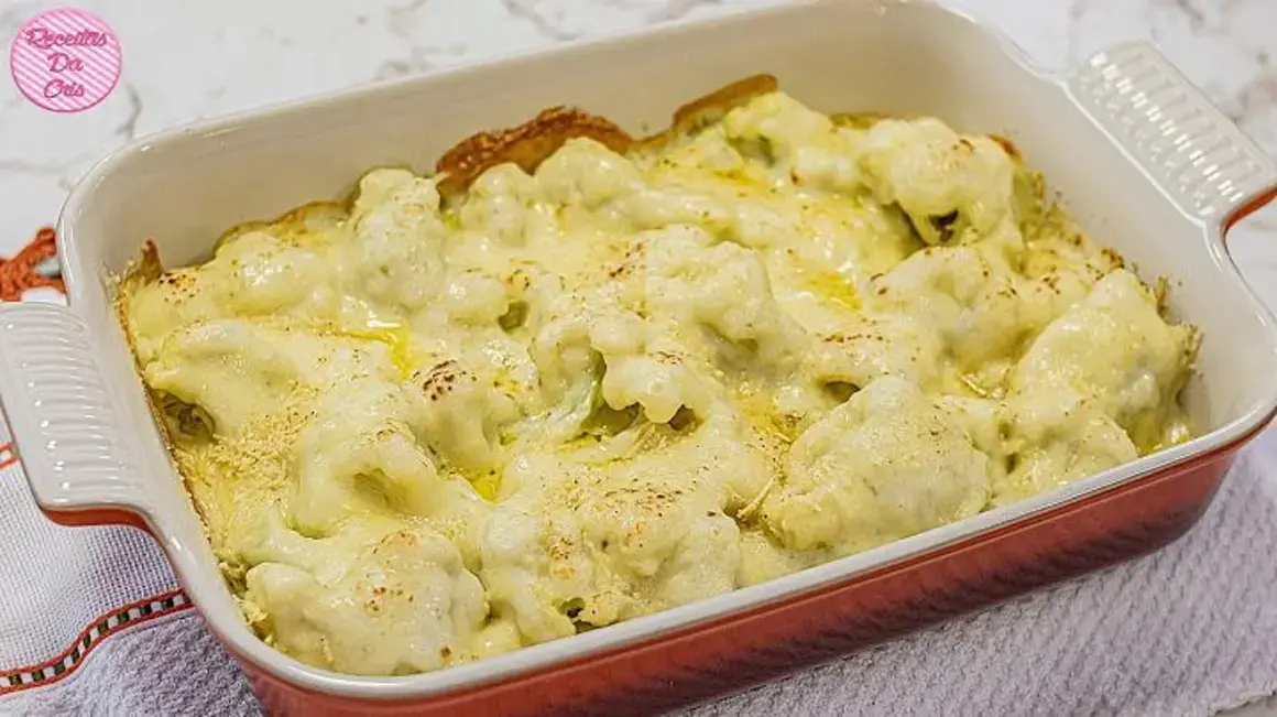 Receita de Couve-Flor Gratinada: Uma Deliciosa Refeição com Queijo e Molho Branco