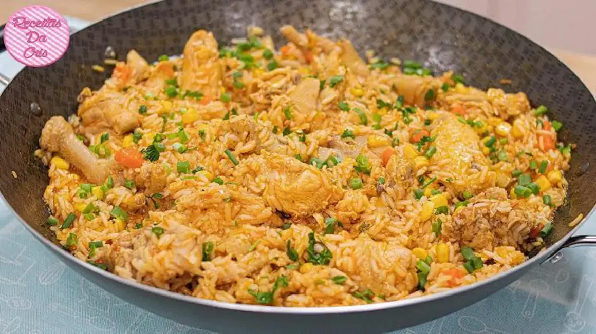Receita de Galinhada com Arroz: Um Prato Delicioso e Rápido de Fazer na Panela