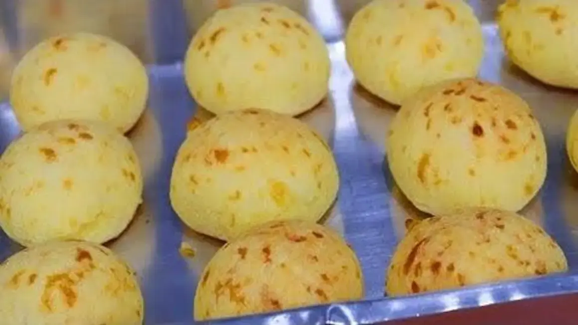 Receita de Pão de Queijo Crocante por Fora e Macio por Dentro que eu Adoro